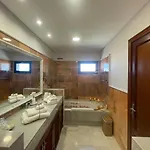 فيلة Karla *